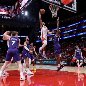 开云官方网-本来进攻就一片混乱，结果火箭还让他长时间留在场上拖累空间？