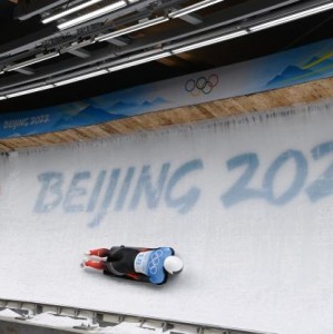 开云体育app下载-冬奥11日综述：闫文港铜牌创历史 世界纪录频刷新