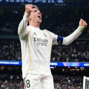 开云官方网-“地球上最被低估的球员”完成史诗之夜！22分钟帽子戏法打爆曼城|巴尔韦德|皇马|阿韦洛亚|阿诺德|卡洛斯-巴尔韦德_新浪体育_新浪新闻