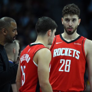 开云体育app下载-放空申京&amp;阿门5米！申谢两个防守黑洞 打火箭包夹KD先赢一半？