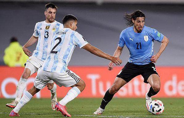 1634205629704065341.jpg 49140489-10089575-image-a-69_1634158336209.jpg